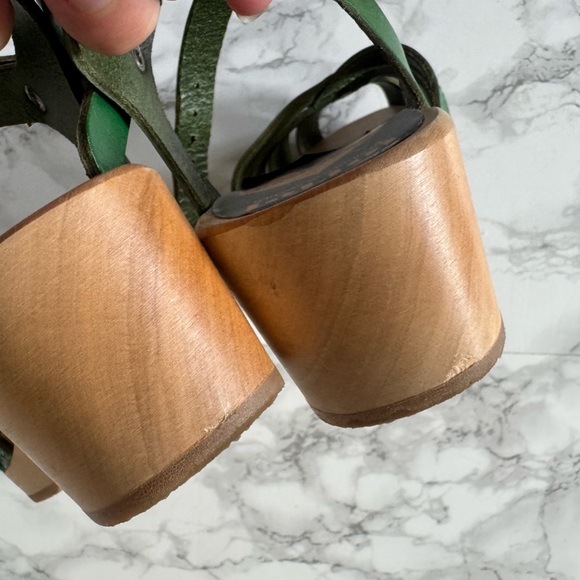 Swedish Hasbeens Debutant Cross Strap Kelly Green Leather Wooden Clog Sandals 35 - Picture 6 of 7